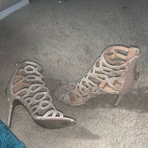 size 6 : “A New Day” 2 inch gold sparkles heels